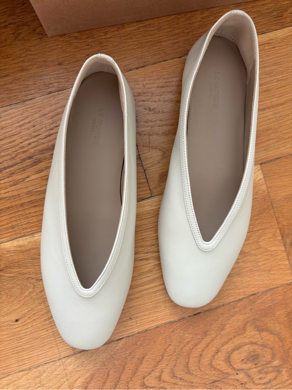 Le Monde Soft Cream Leather Ballet Flats — image 3 of 4